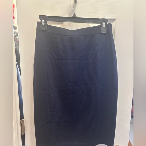 St John Collection Navy Blue Boucle Knit Pencil Skirt. Size 4 - Picture 4 of 9
